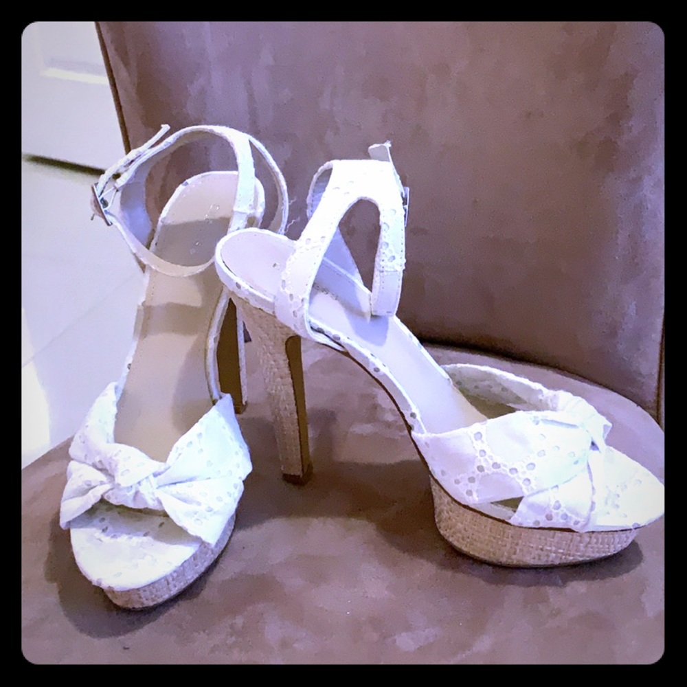 Express Eyelet Lace Platform Sandal